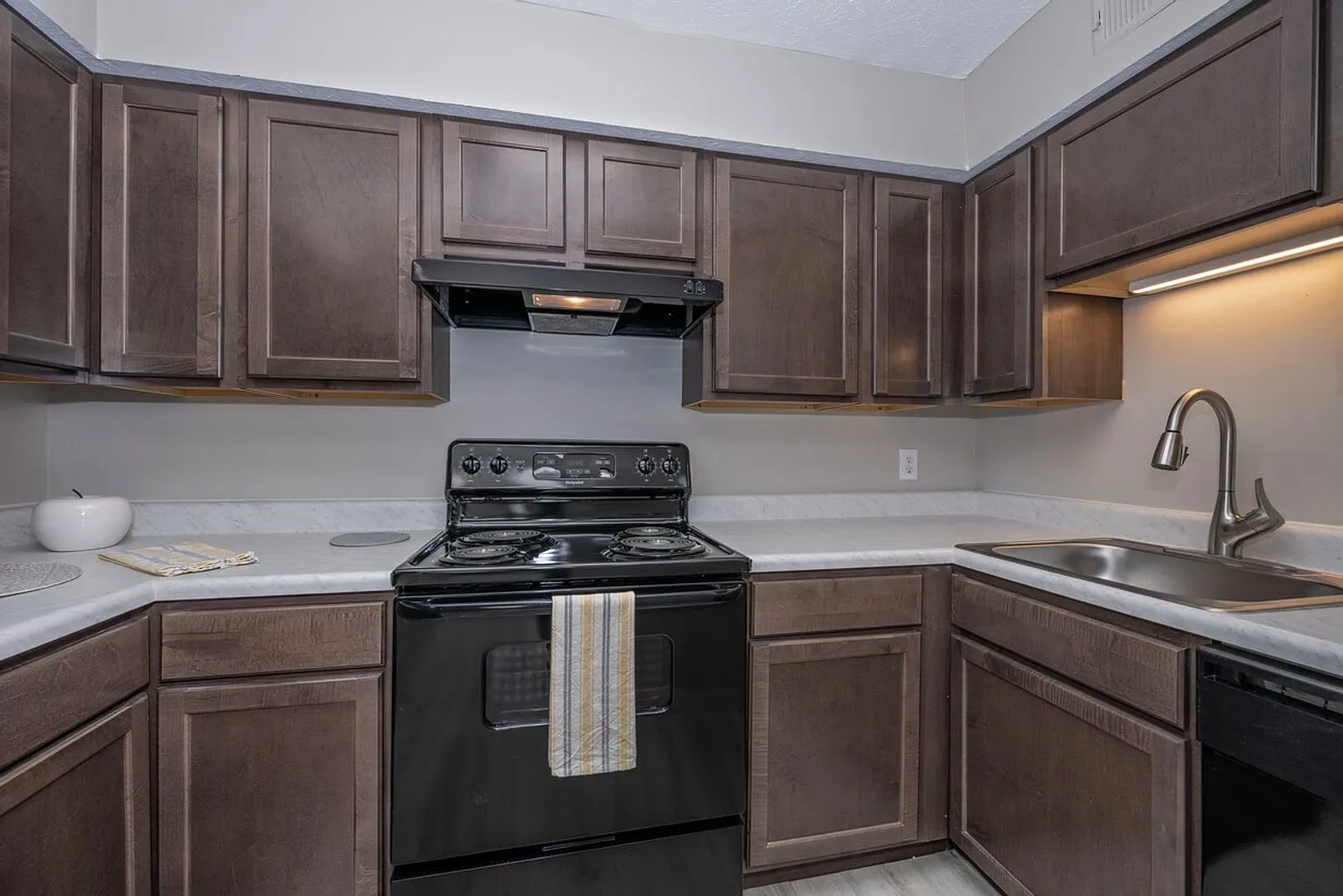 Woodside Apartments - Specials! – photo 1