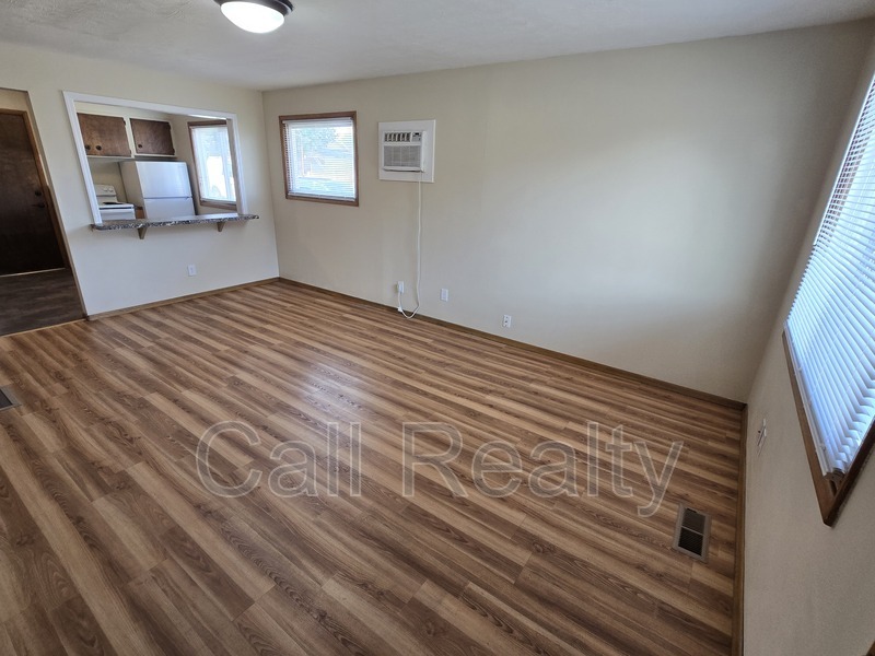 5227 N Crestline St – photo 2