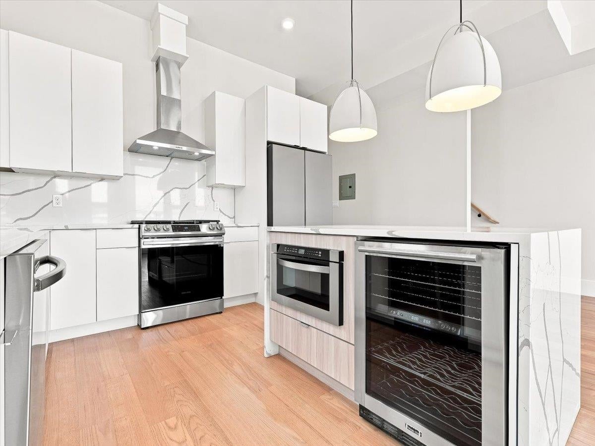 220 Freeman Ave unit 2 – photo 3