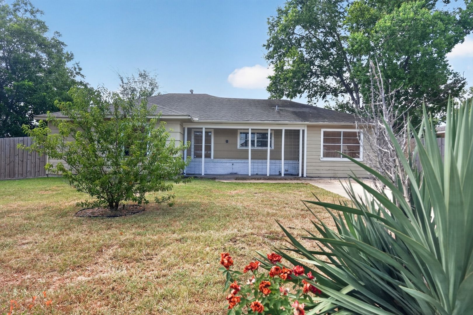 725 Mary Lake Dr – photo 2