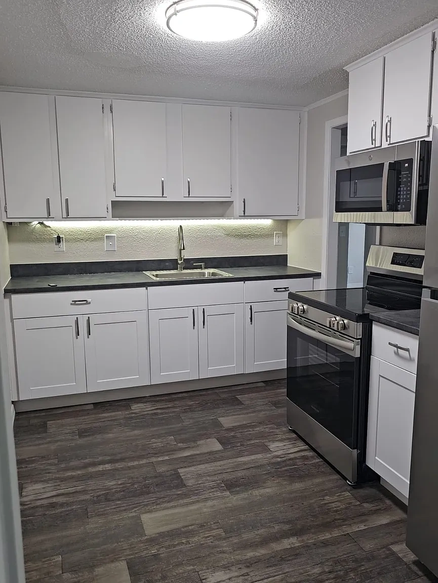 Crystal Court Apartments – photo 5