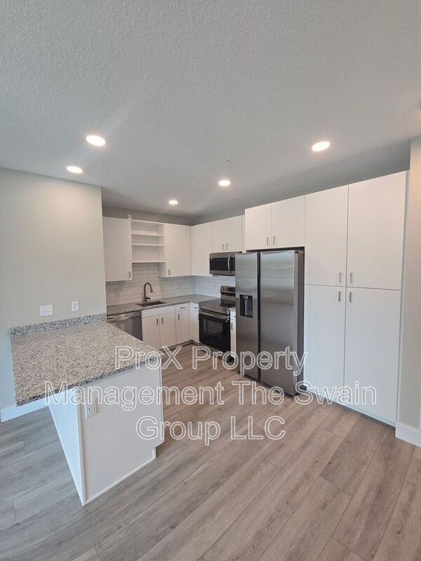 701 Bates Ave SW unit 201 – photo 2