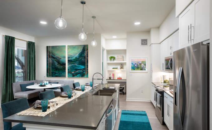 816 W 26th St – photo 2