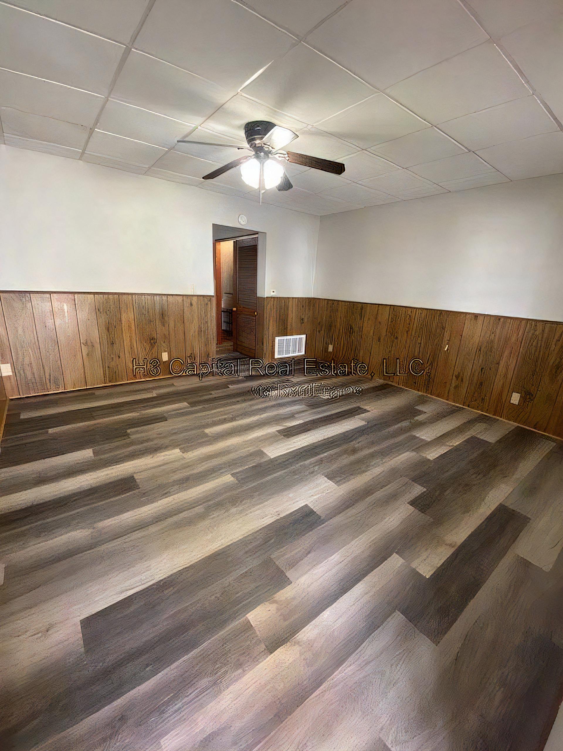 538 Mary Ave unit 3 – photo 2