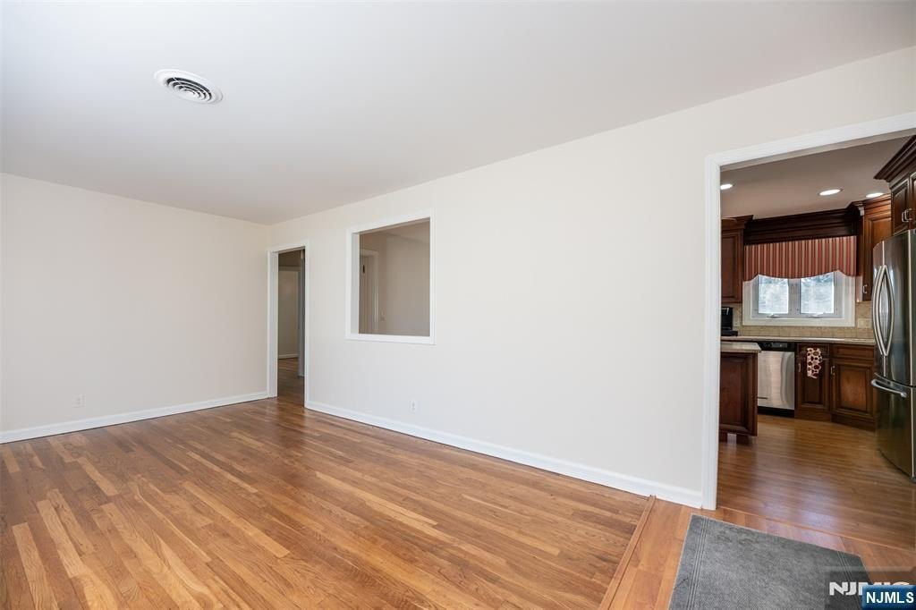 682 Sycamore St – photo 4