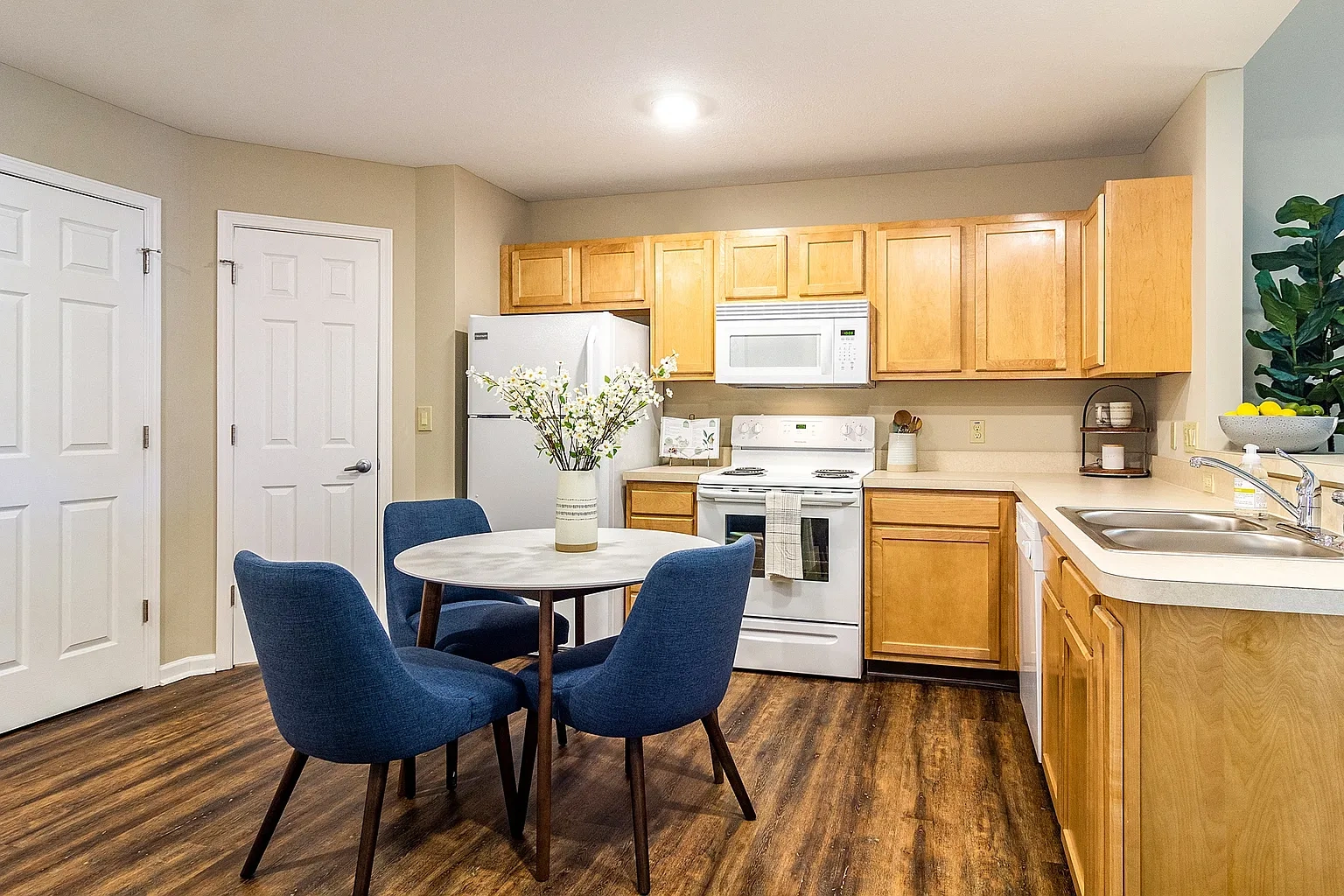Redwood North Ridgeville Bagley Road – photo 4