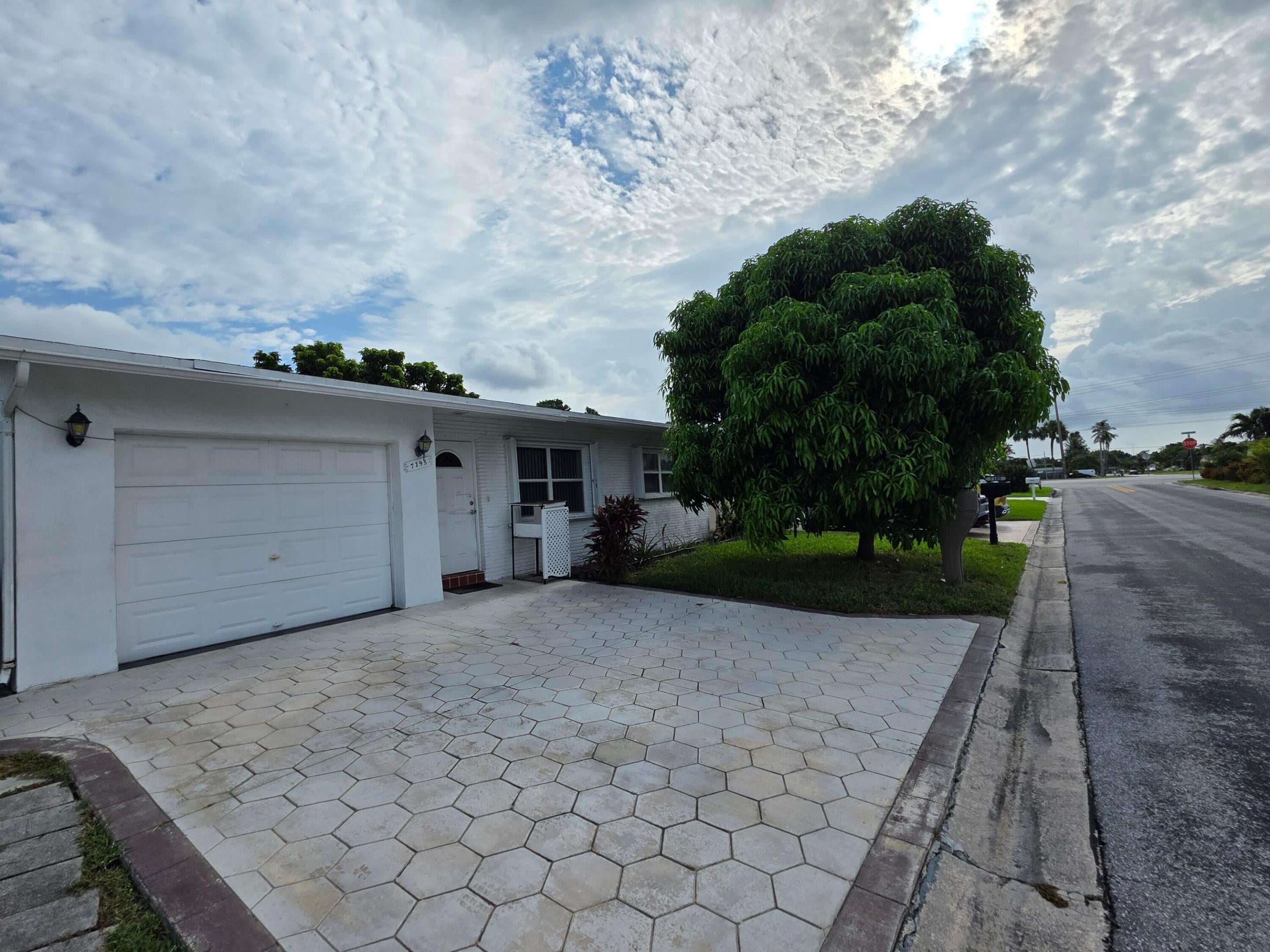 7195 NW 9th Ct – photo 1