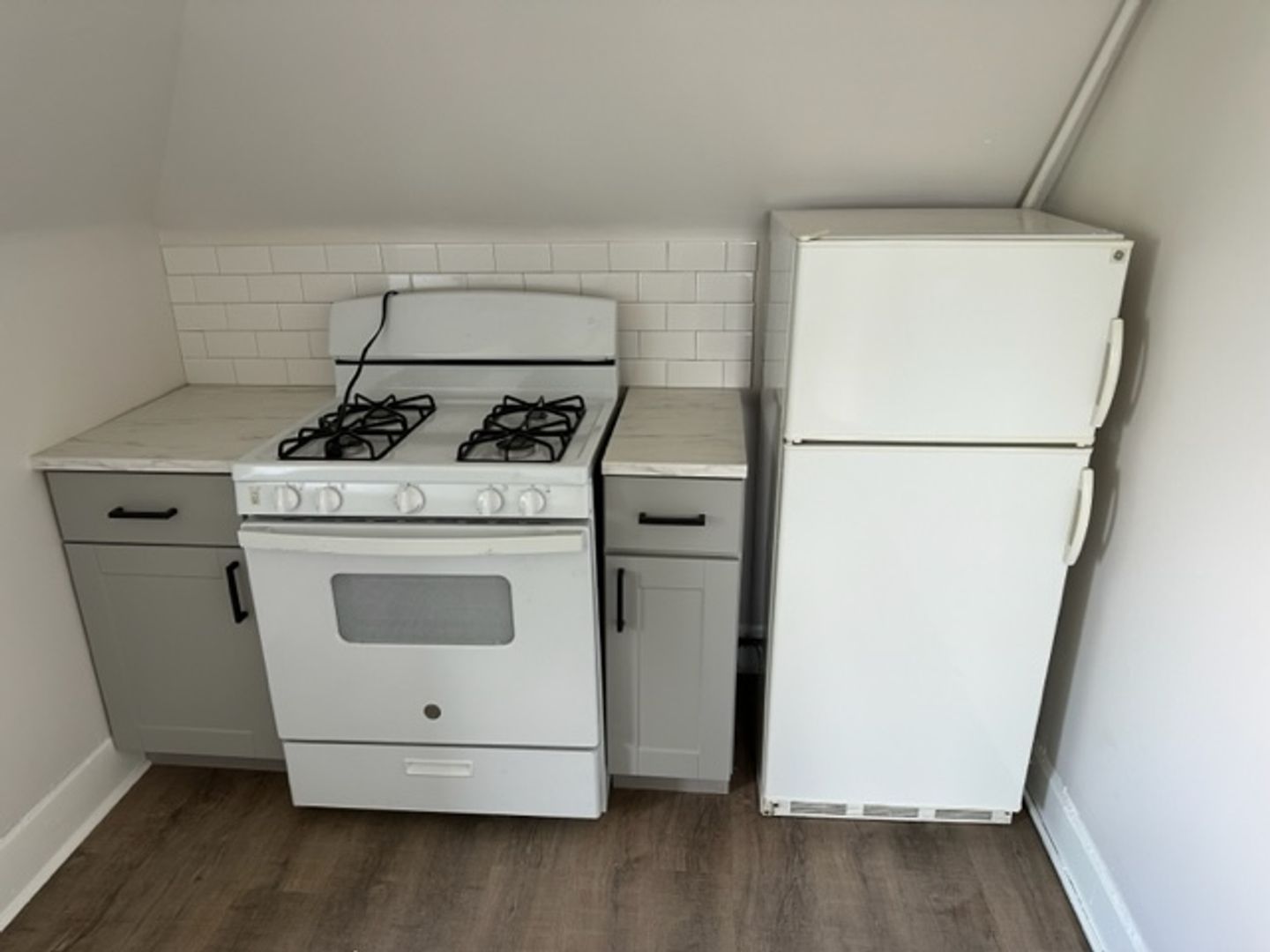 753 Rossmore Ave unit 3 – photo 3