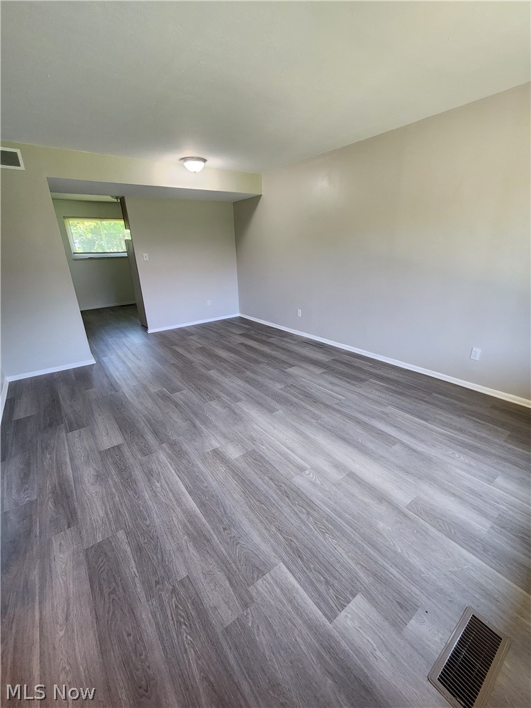83 E Sprague Rd – photo 5