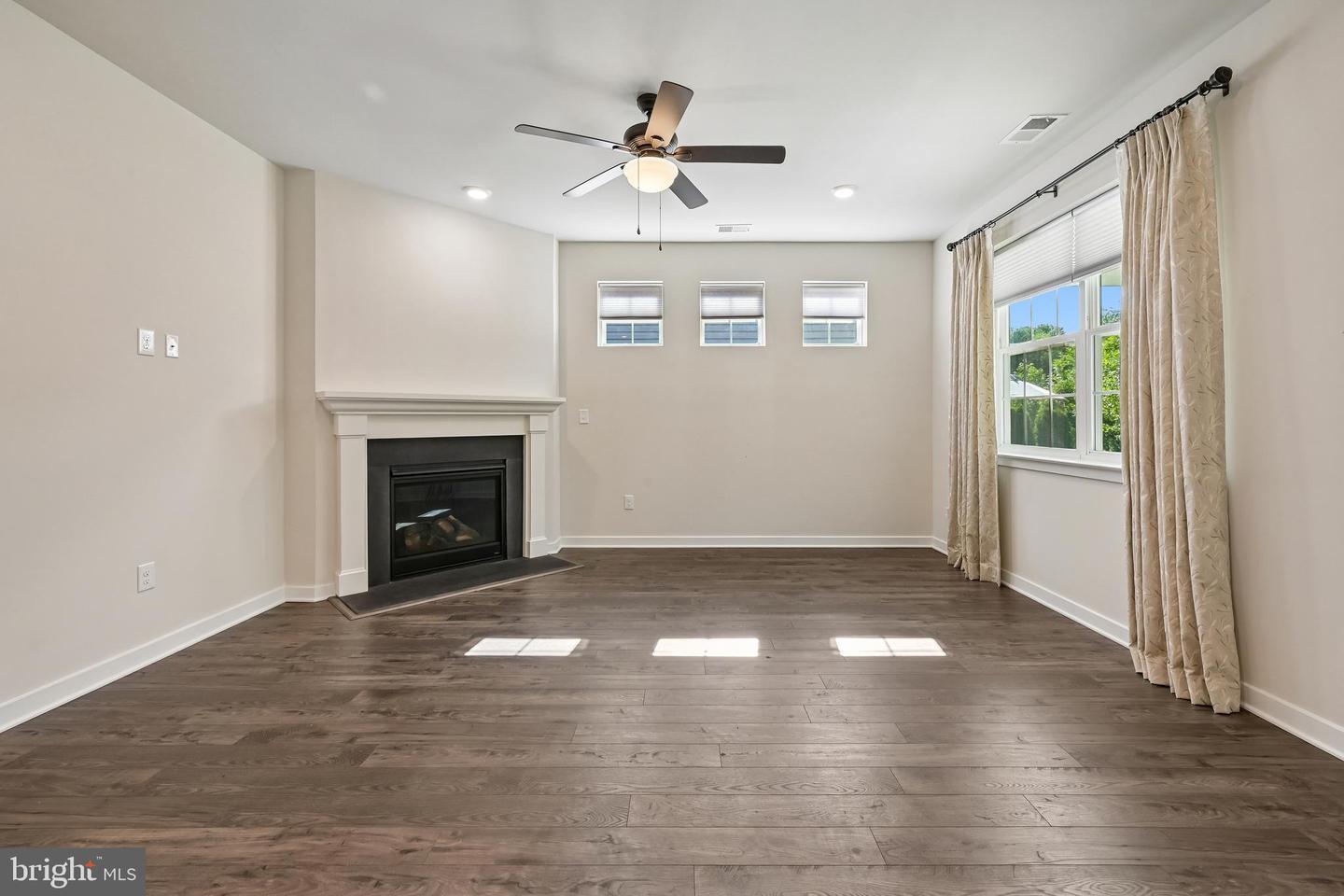 235 Congressional Ct – photo 5