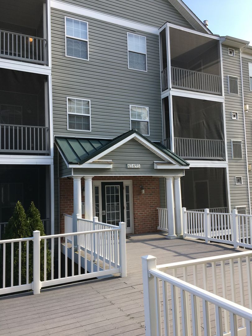 45495 Westmeath Way unit F13 – photo 1