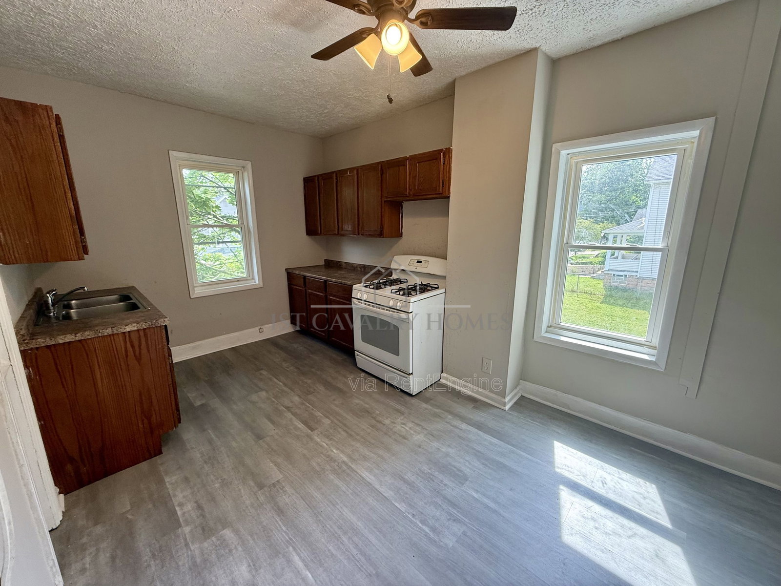 366 Buckingham St unit 2 – photo 2