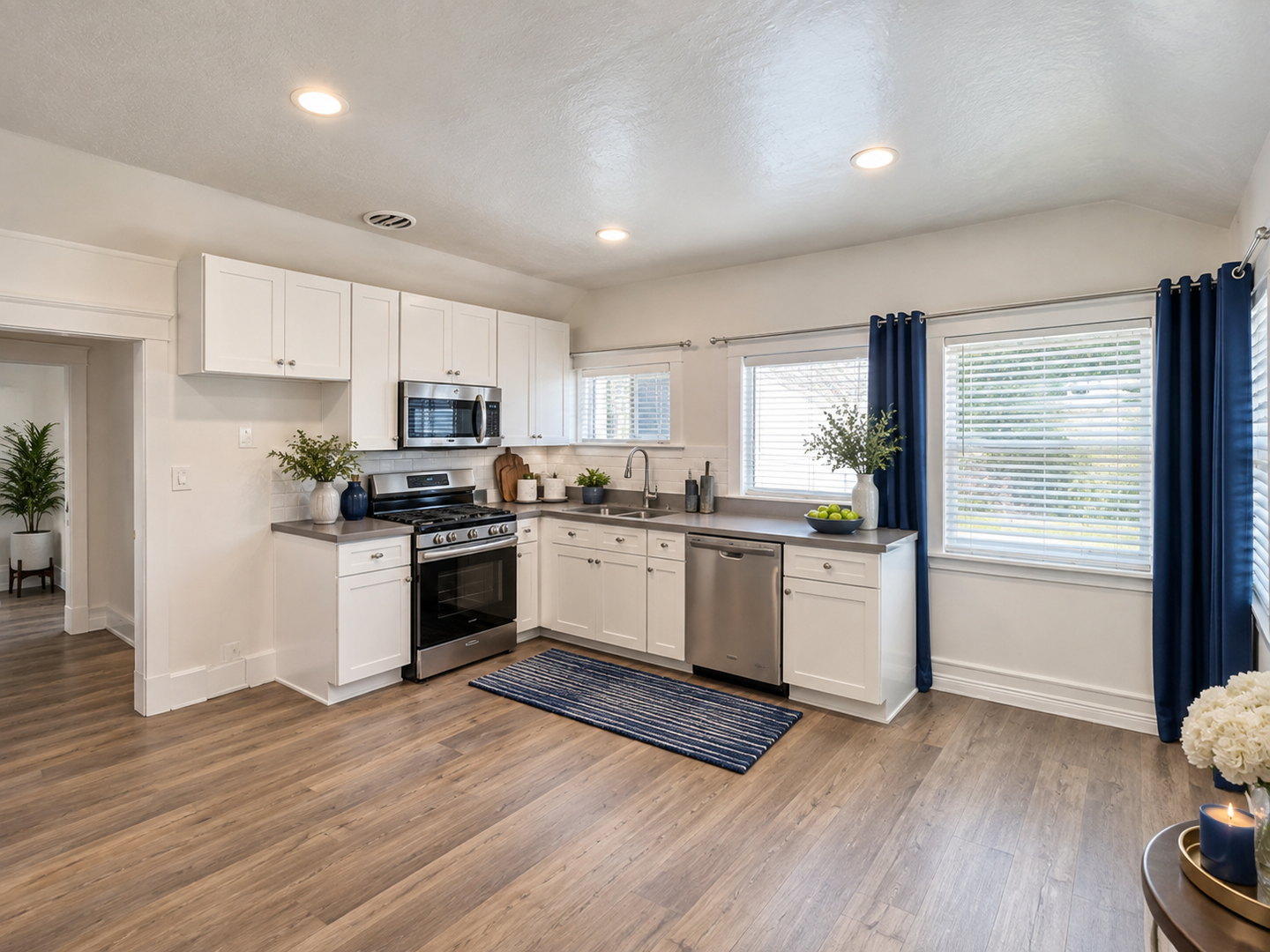 621 E 6th St unit 3 – photo 2