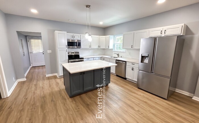 2311 Fairleigh St – photo 2