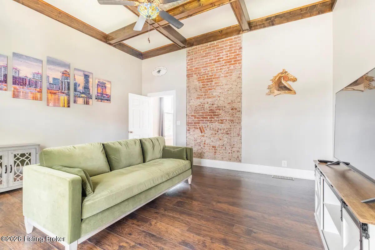 1046 Charles St – photo 2