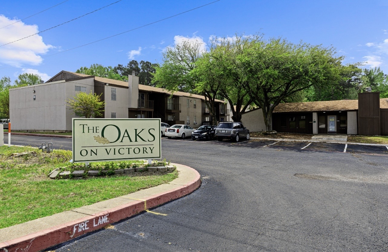 2800 Victory Dr unit 102 – photo 1