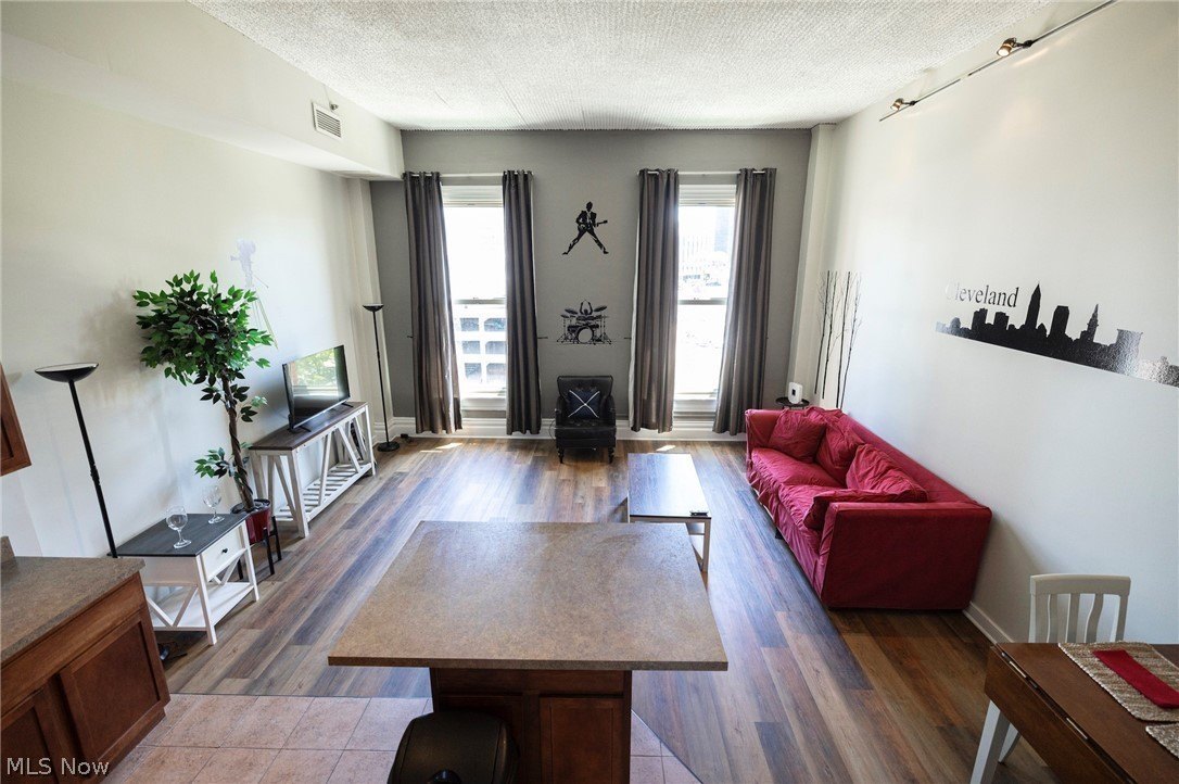 408 W St Clair Ave #607 – photo 3