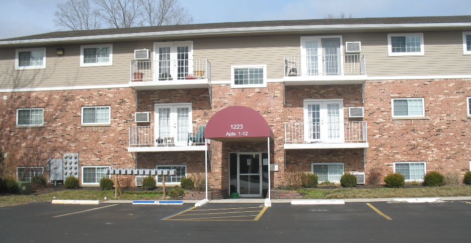 1223 E 2nd St unit 04 – photo 1
