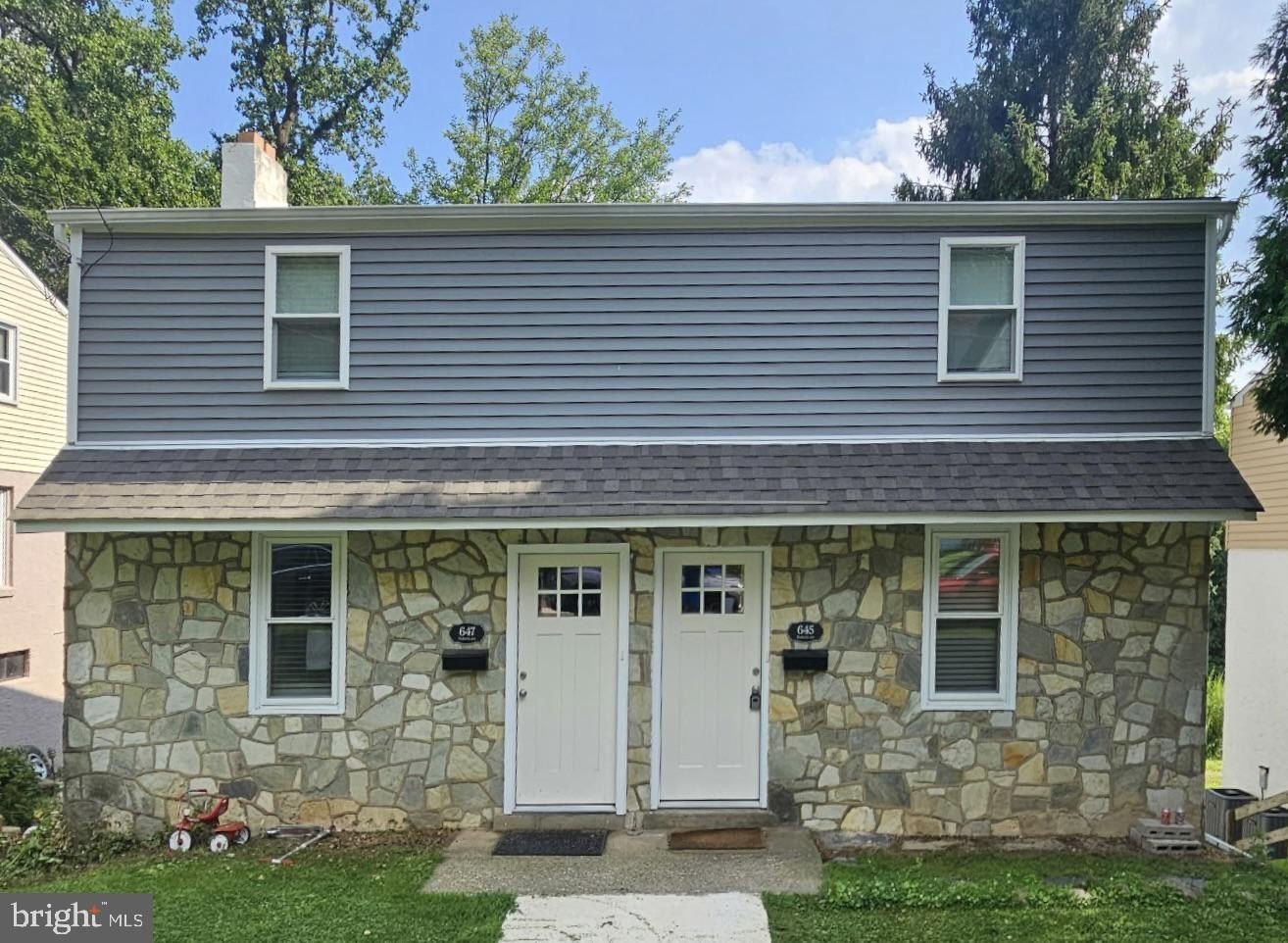 647 Roberts Ave – photo 1