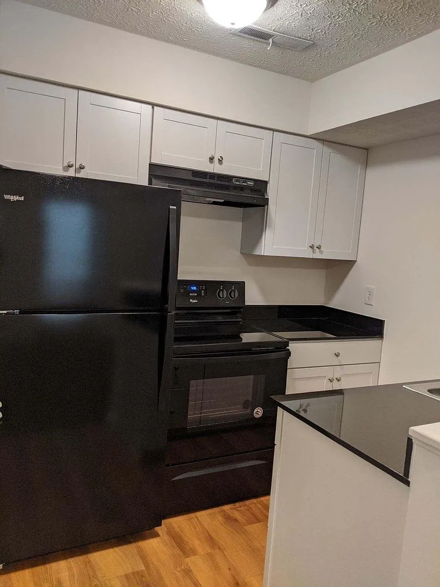 100 Everhard - Short-term rentals available – photo 1