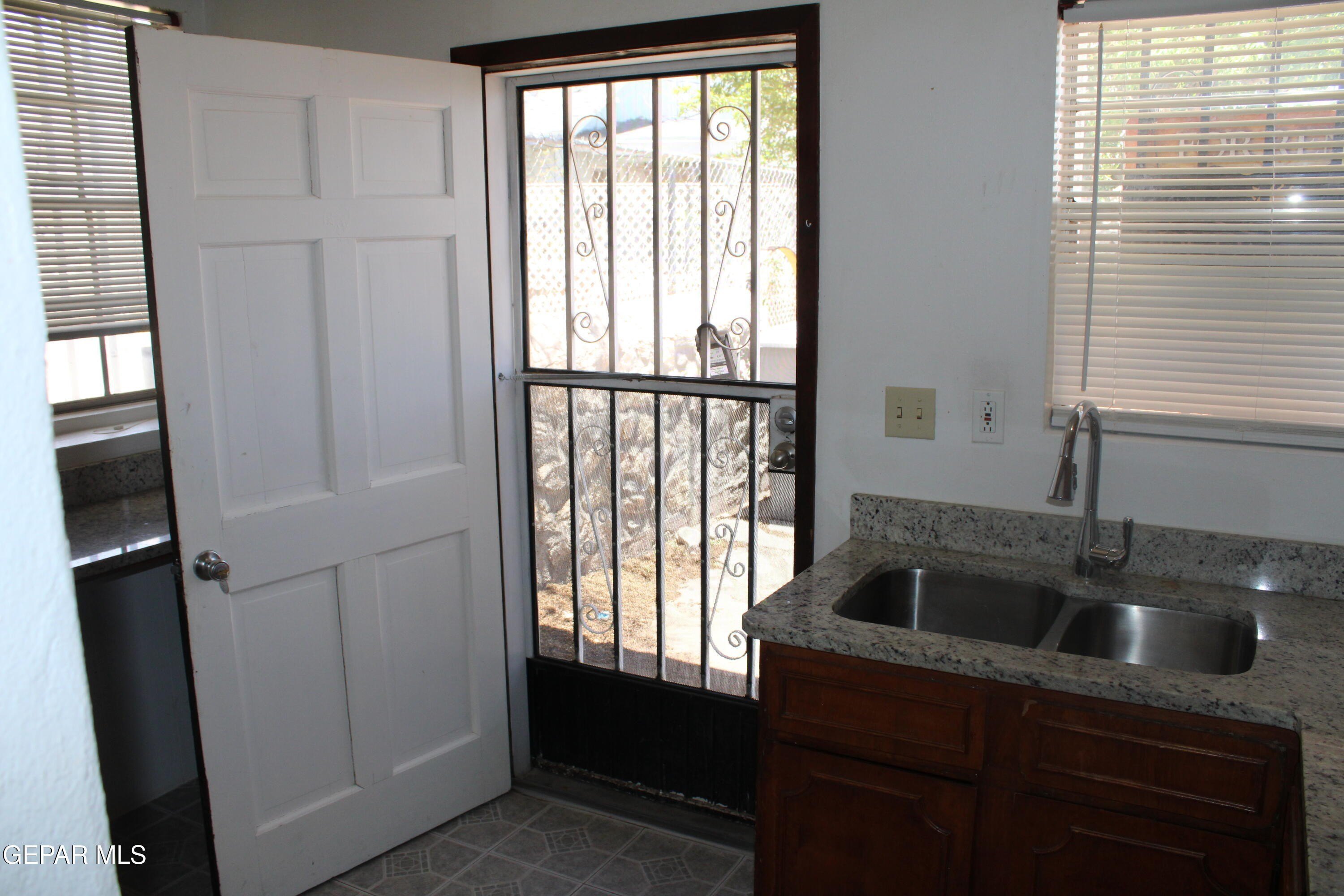 3526 Nations Ave #1/2 – photo 3