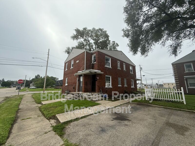 502 Middle St – photo 1