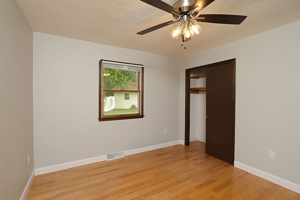 127 Parkview Dr – photo 3