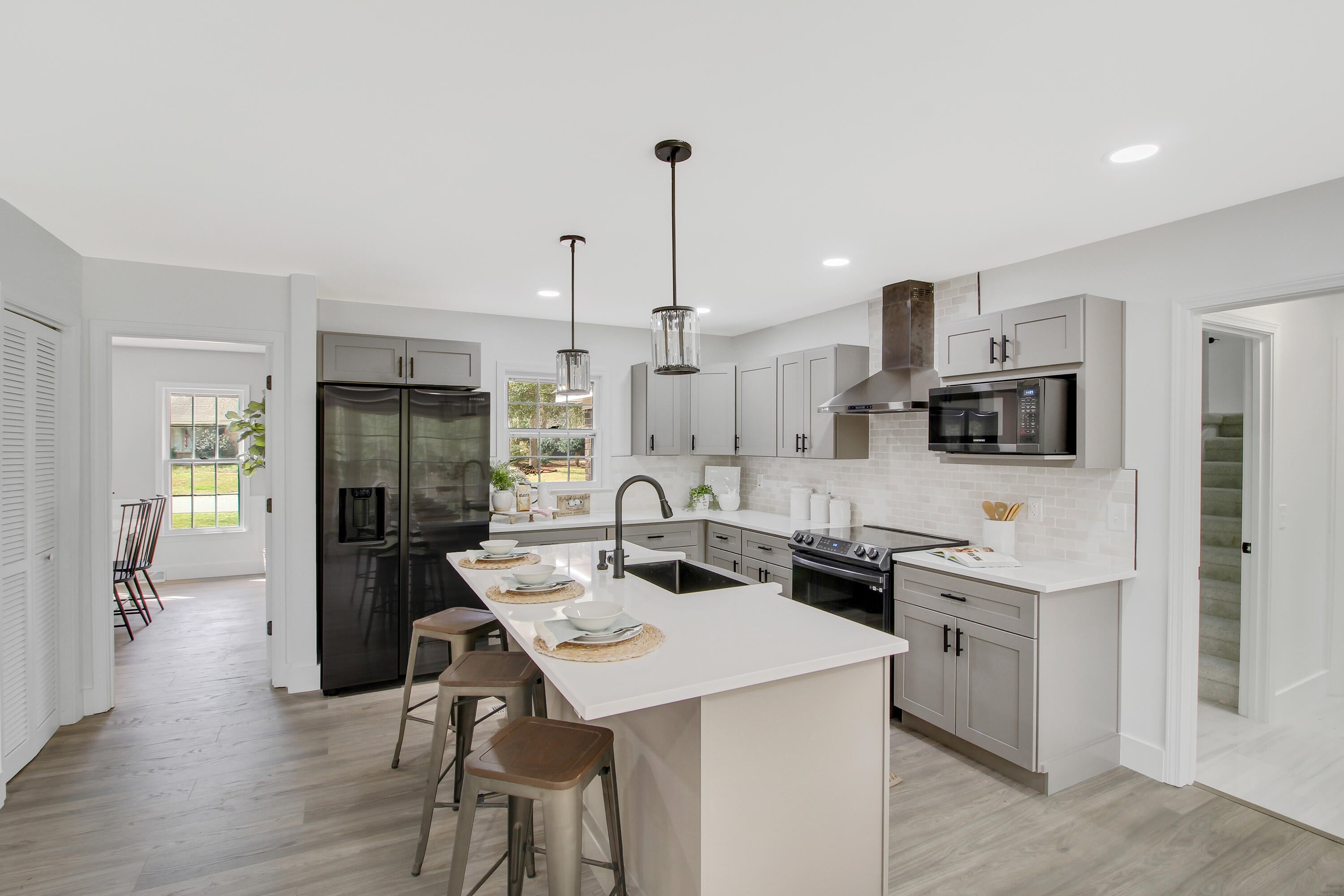 305 Mayfield St – photo 1