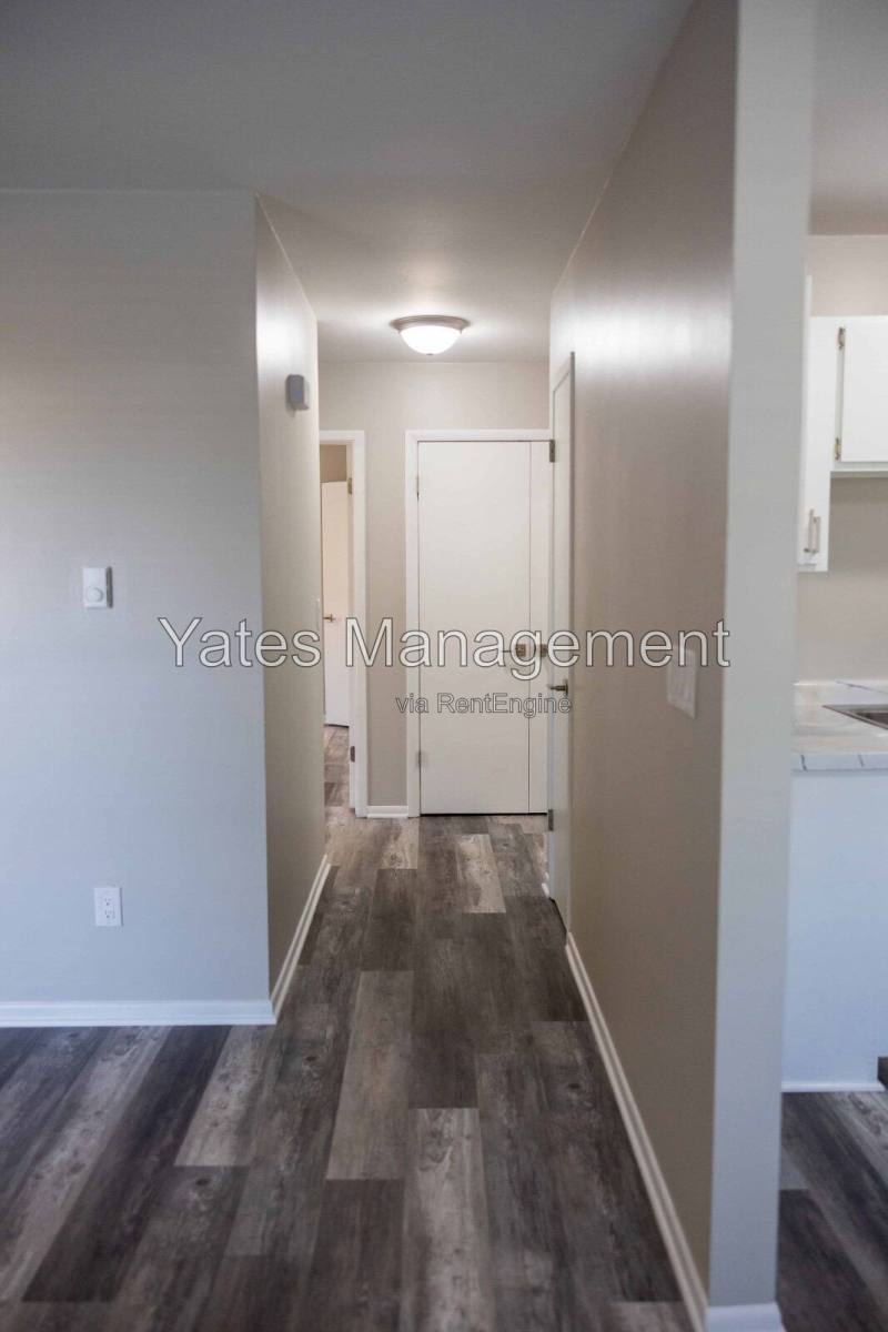 1127 E Lincoln St – photo 5