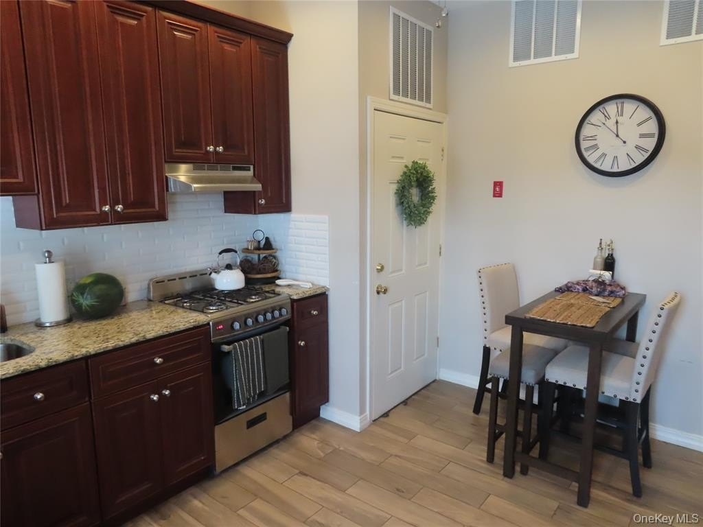 33 Deer Park Ave #2C – photo 4