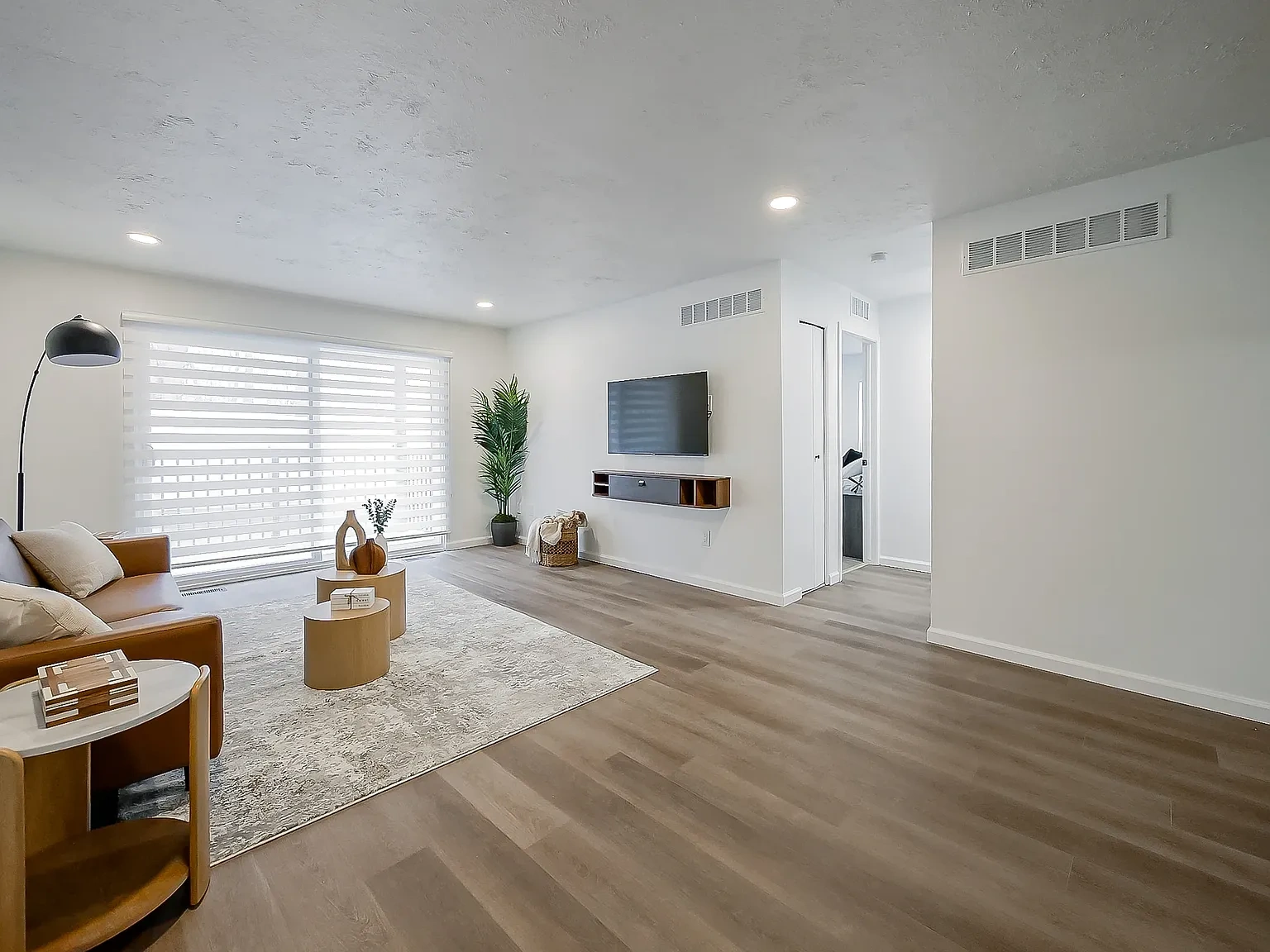 All New Luxury Living In Plymouth – photo 5