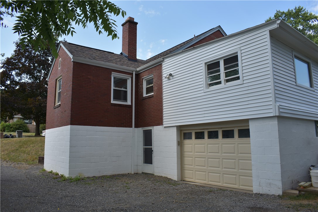 905 Burchfield Rd – photo 5