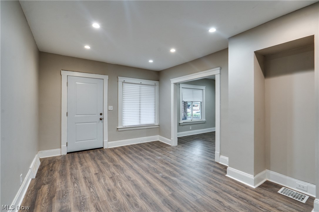934 Royal Rd – photo 3
