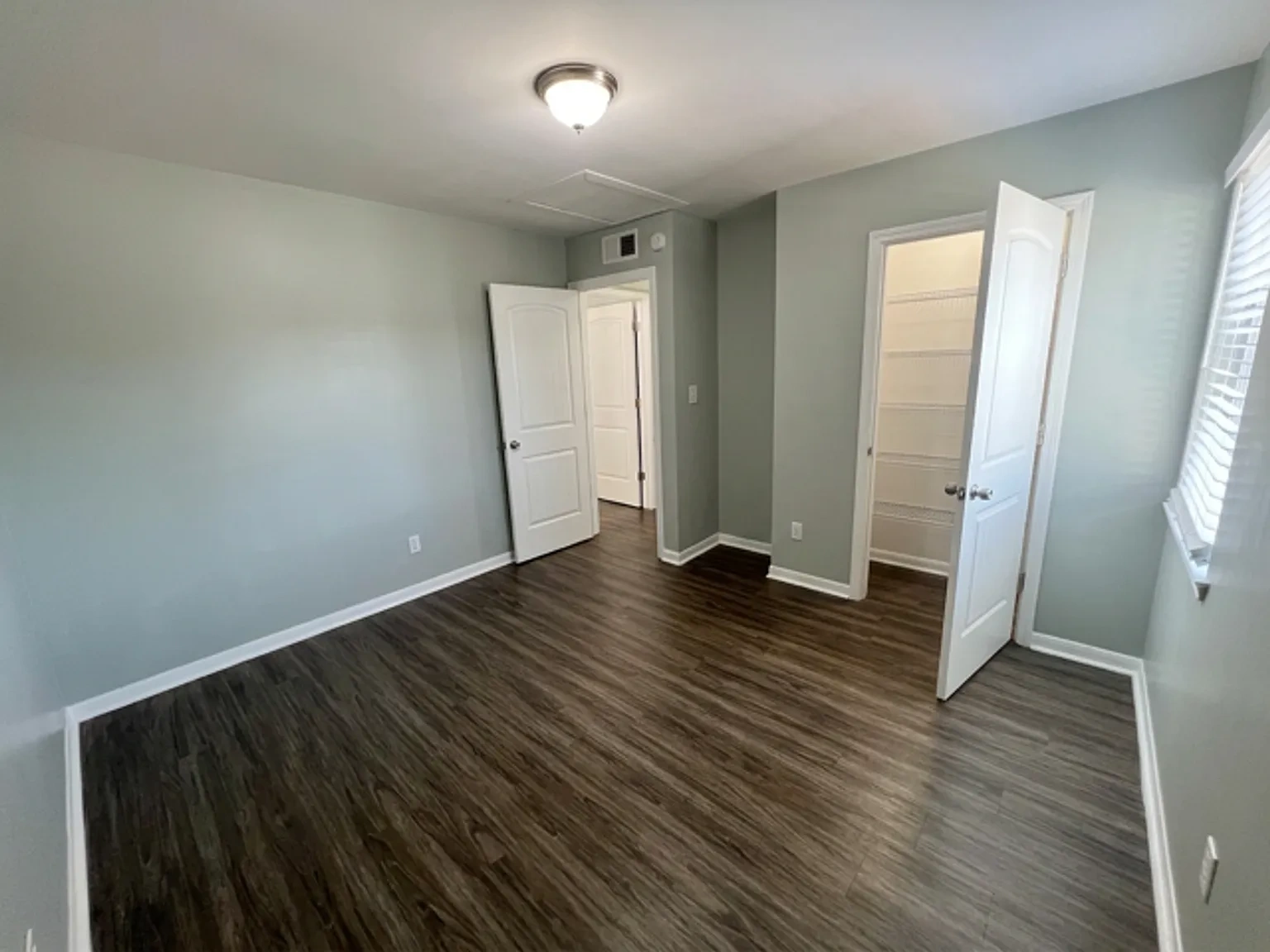 Avondale III Apartments – photo 5