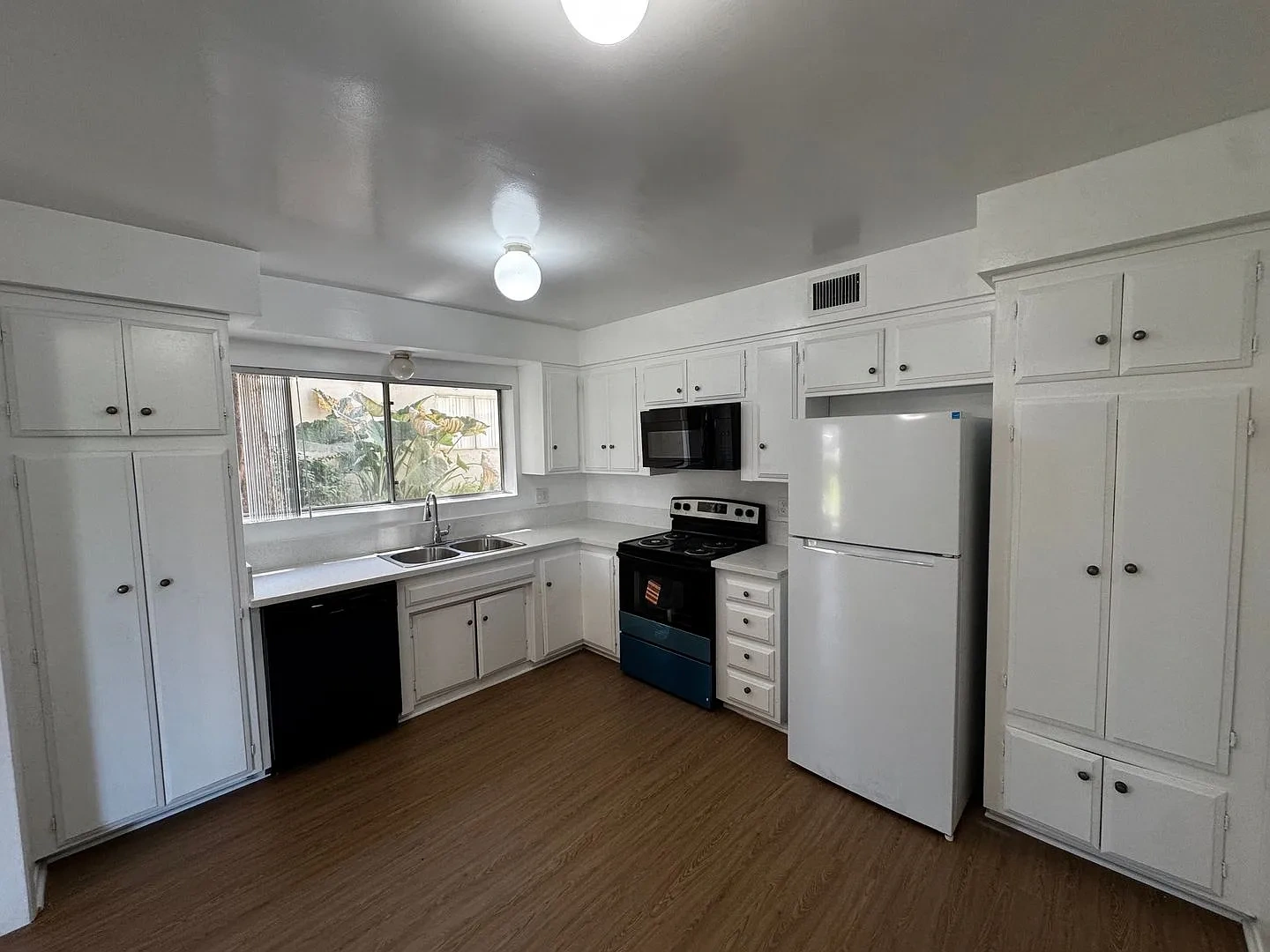100 - Kimberly Apartments – photo 1