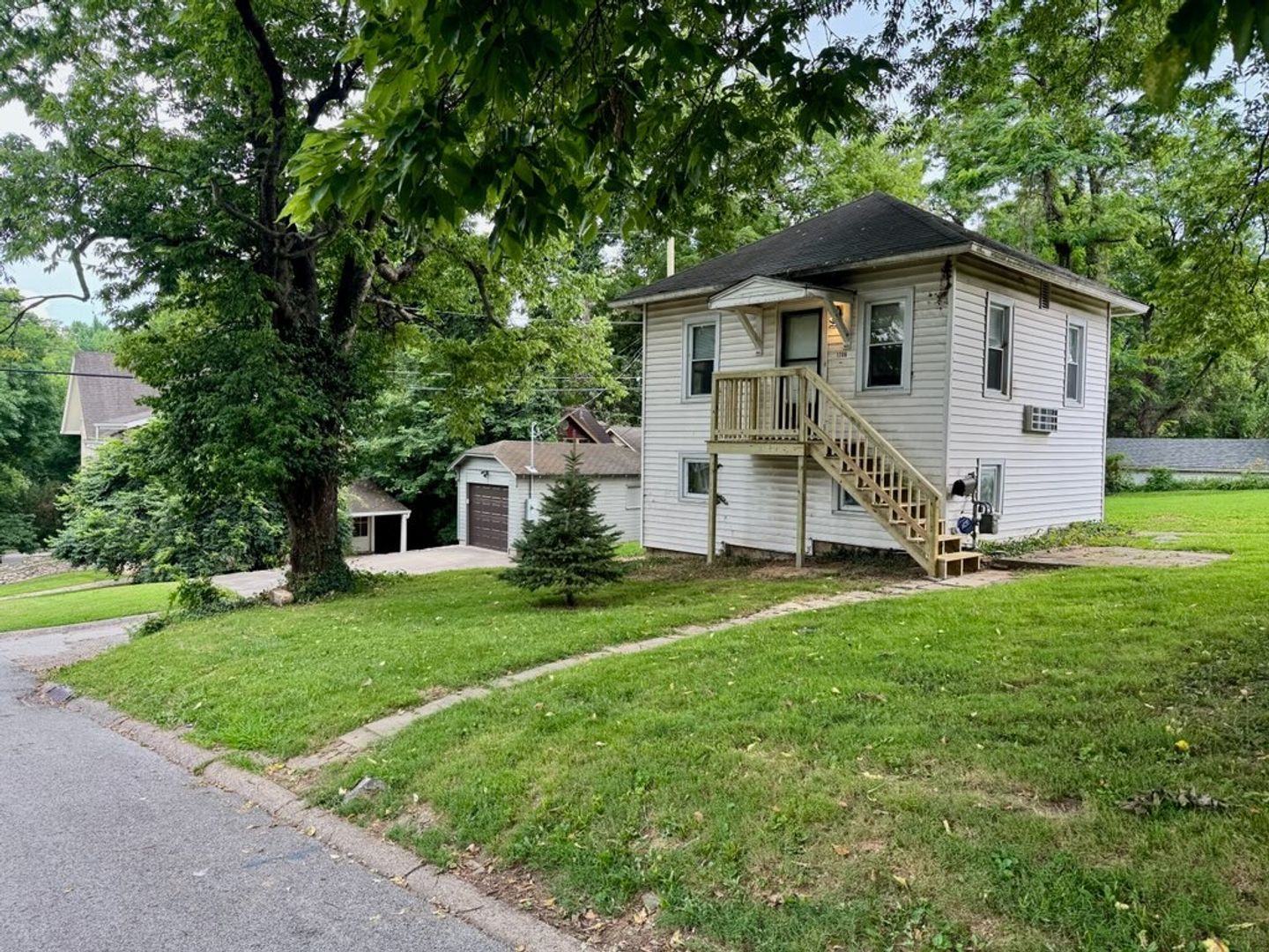 1706 Cowling Ave – photo 1