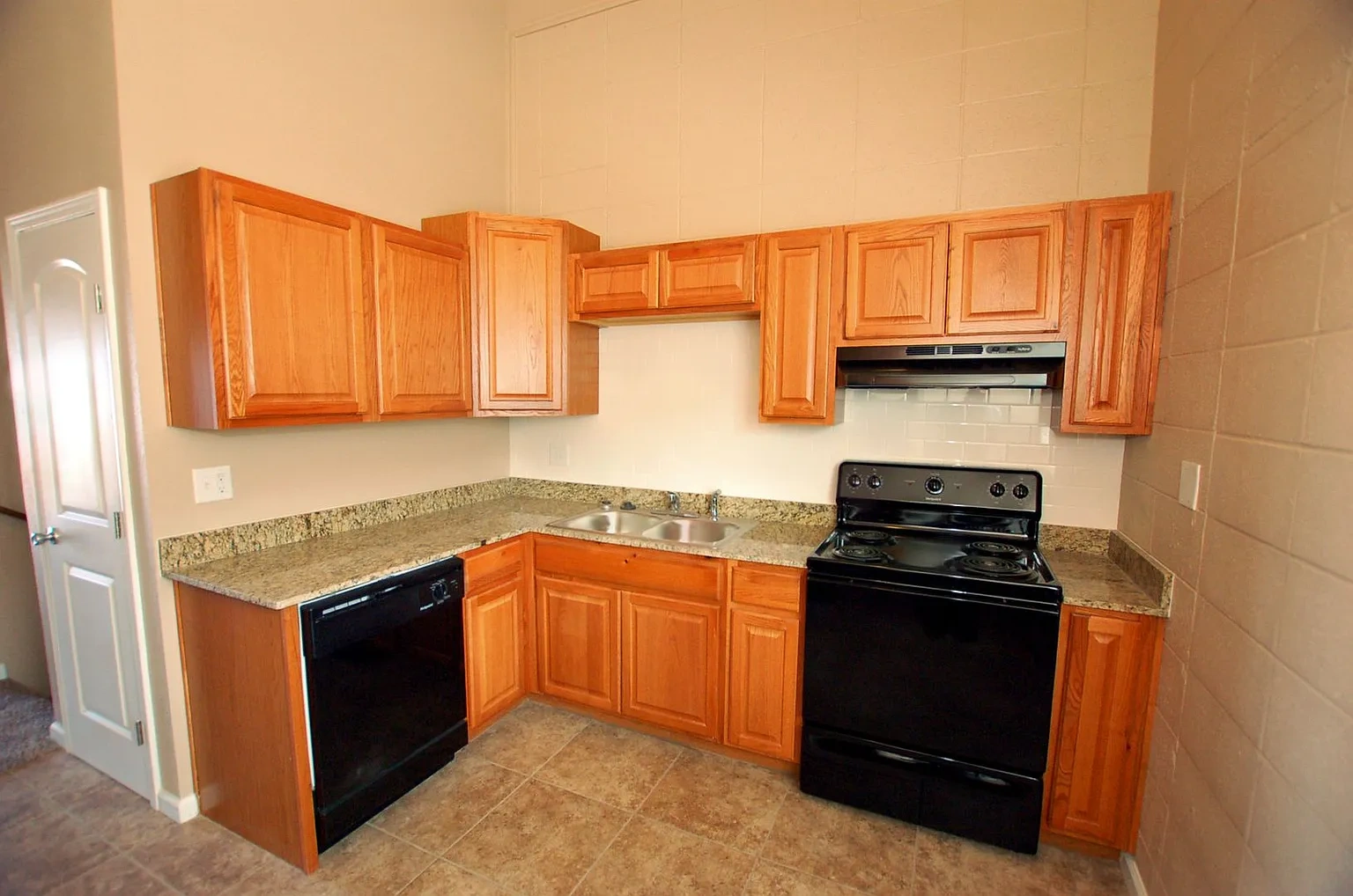 Welcome to Coronado Crossing Modern Comfort in Central Lubbock – photo 4