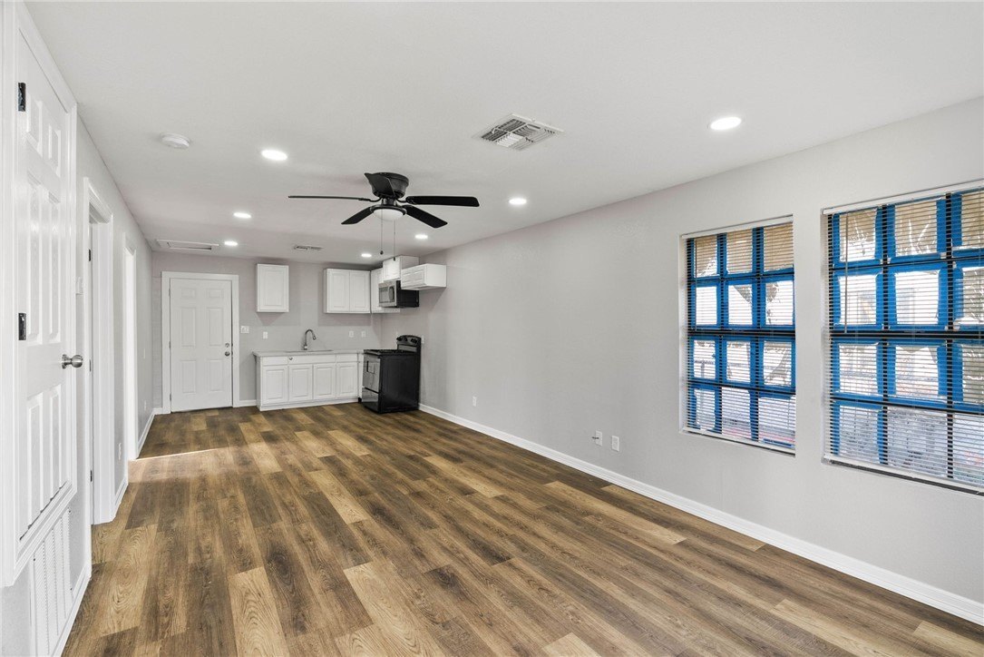 3127 Magnolia St – photo 3