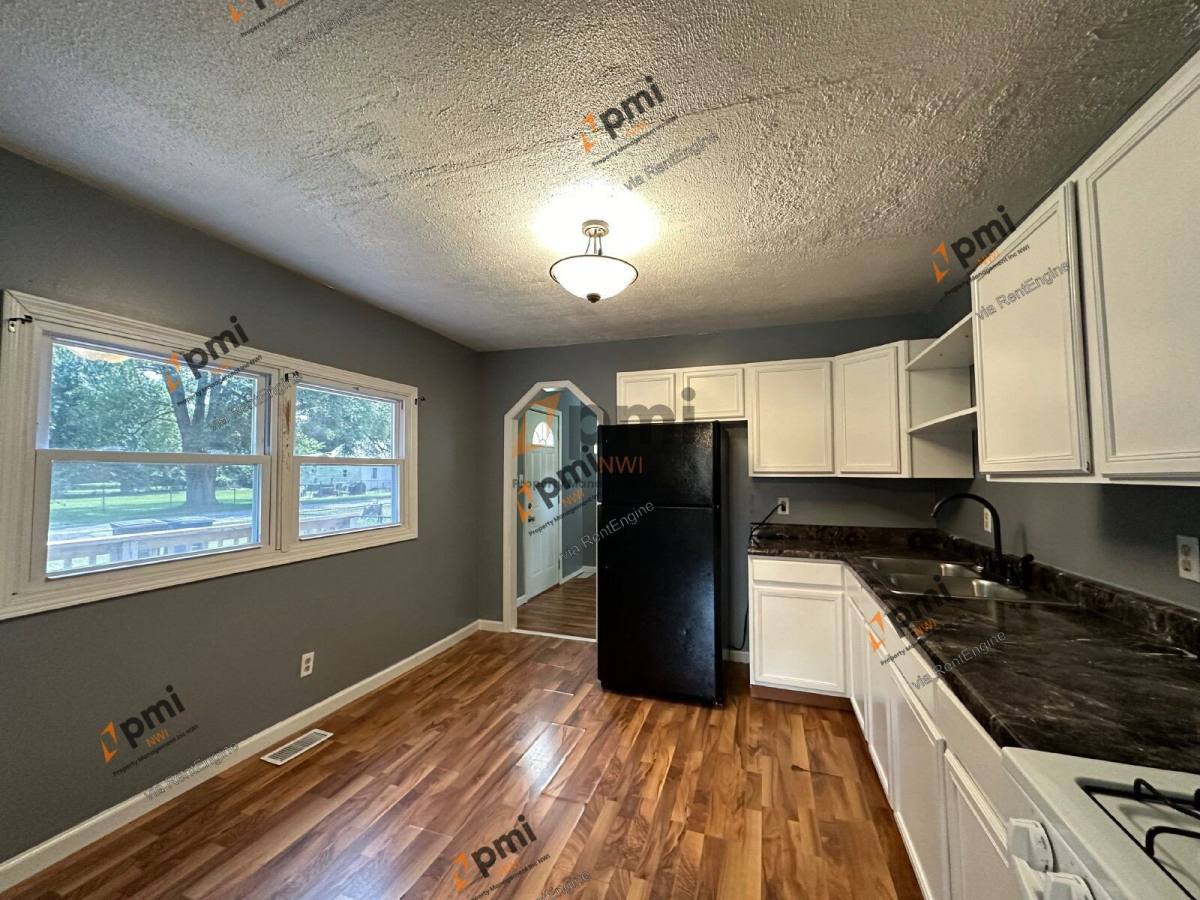 3464 Iowa St – photo 4
