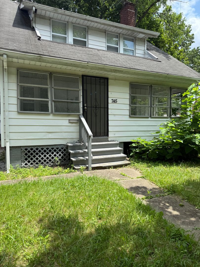 745 Noble Ave – photo 1
