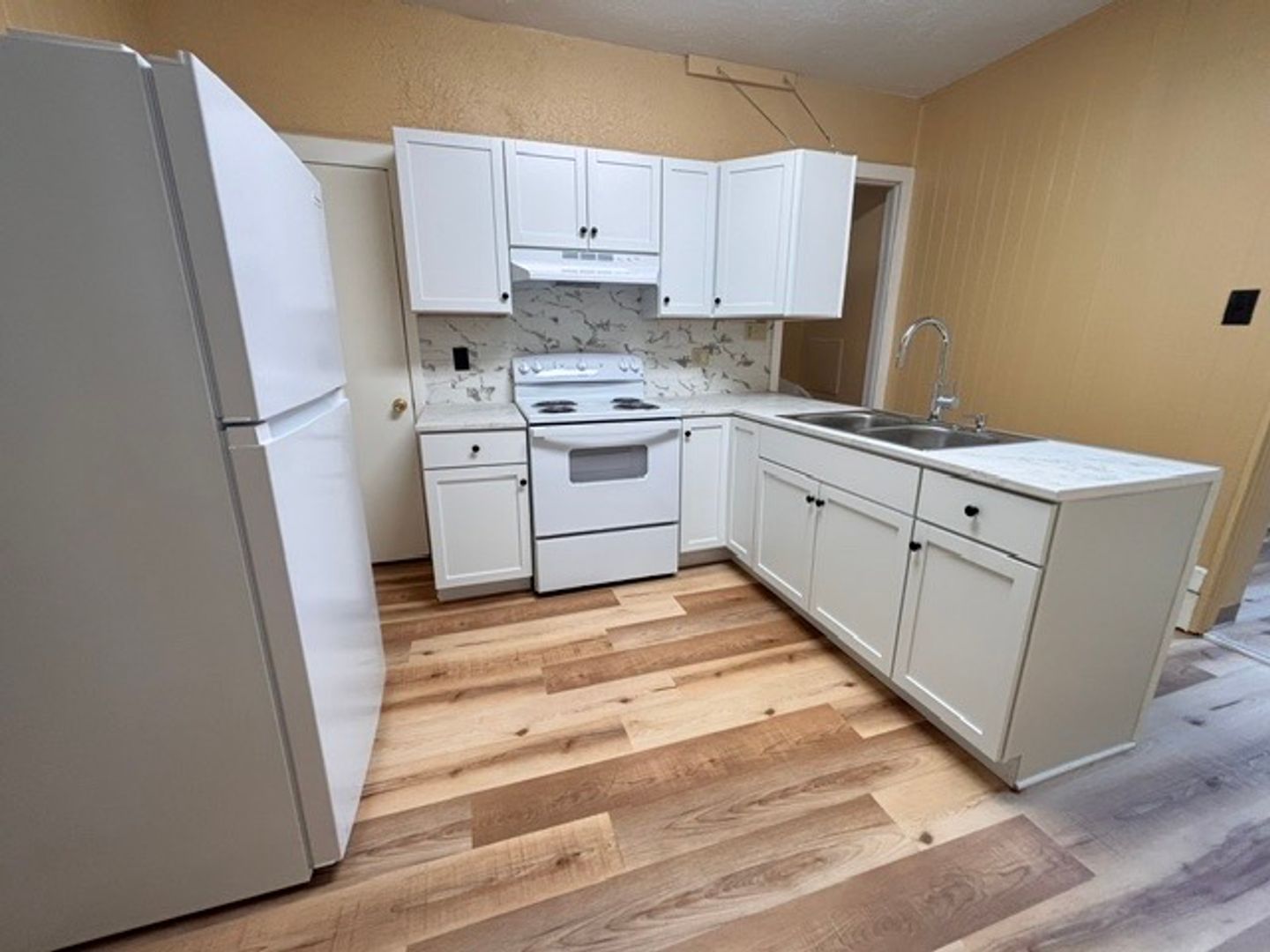 22 S Elm St – photo 1