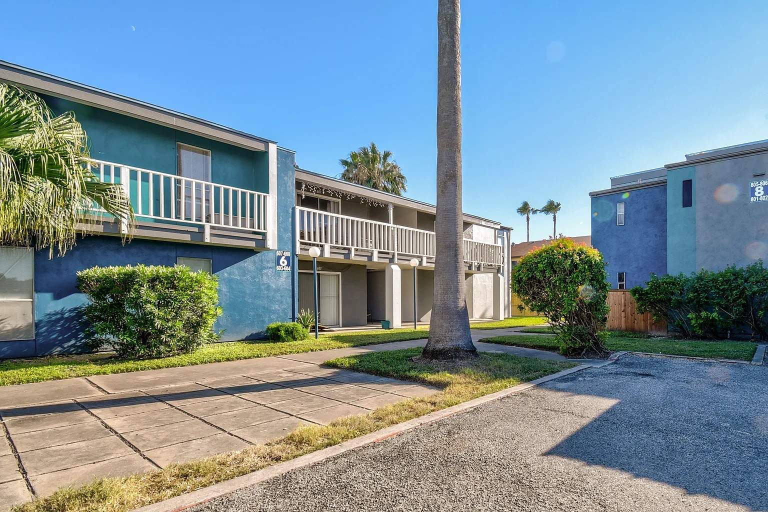 Bay Bluff Apartments – photo 2