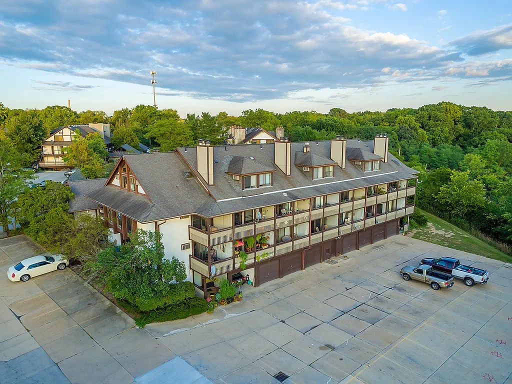 Timber Top Condominiums – photo 2