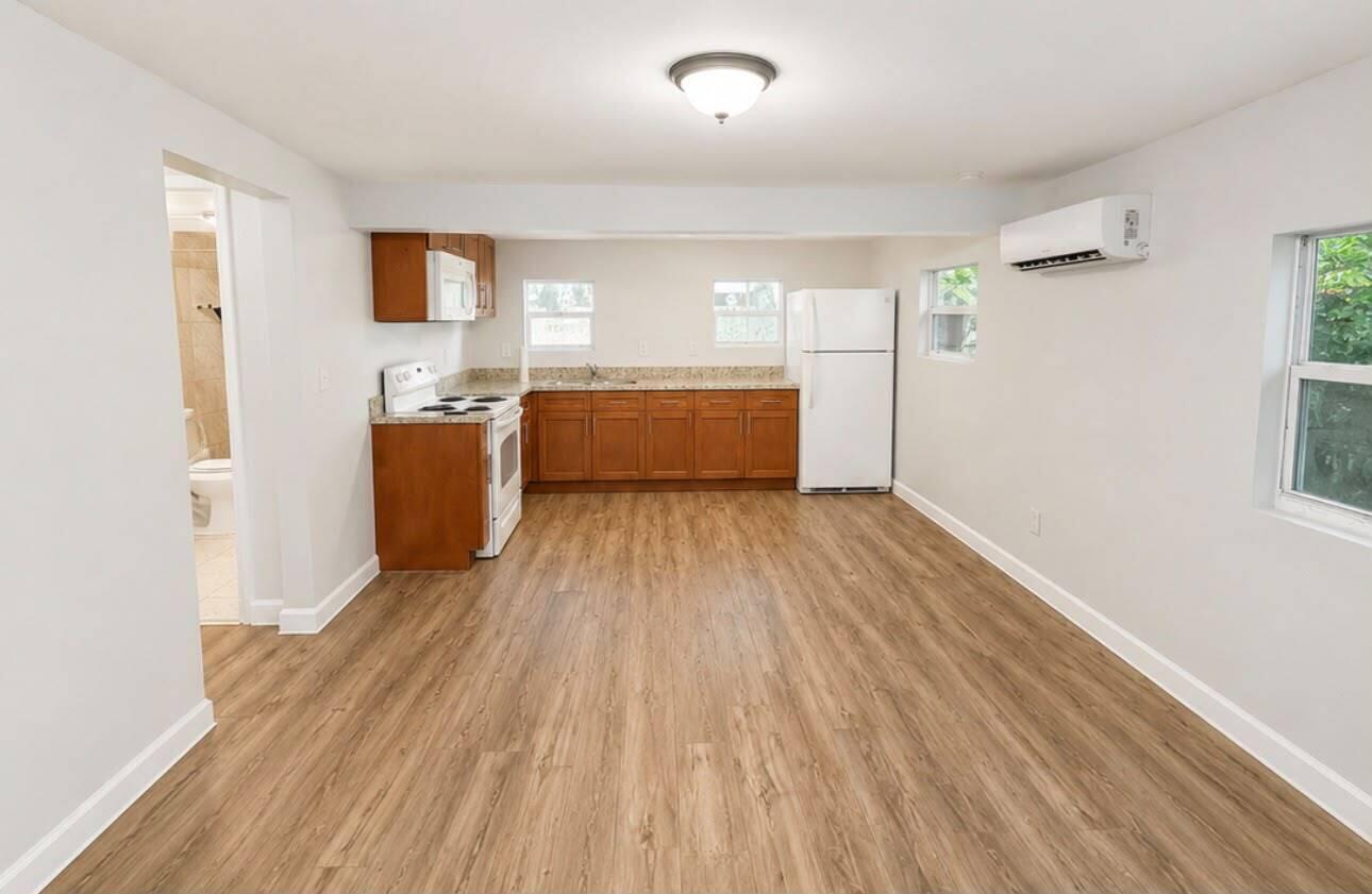 210 SW 7th St – photo 1