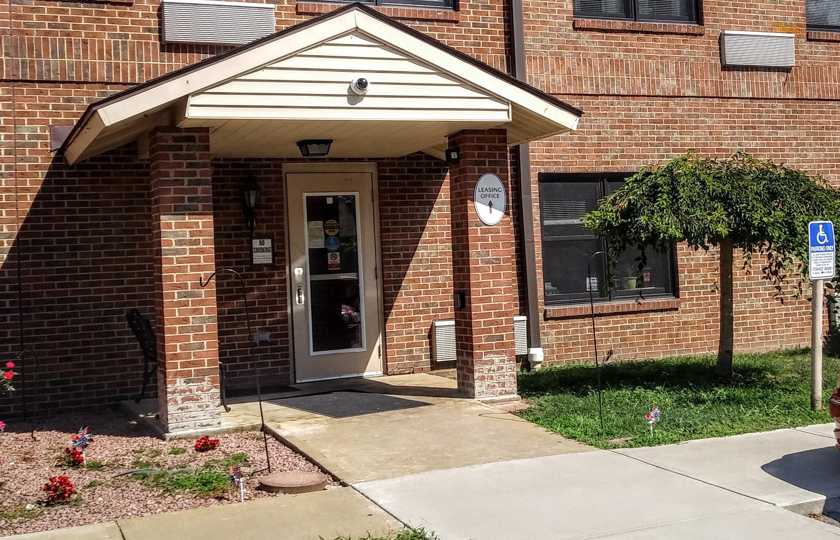 1600 Adams Ln – photo 2