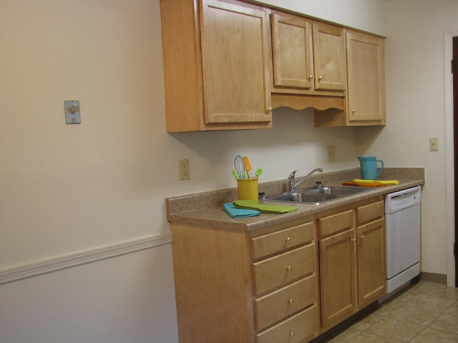 Colony/Penn Grove Apartments – photo 1