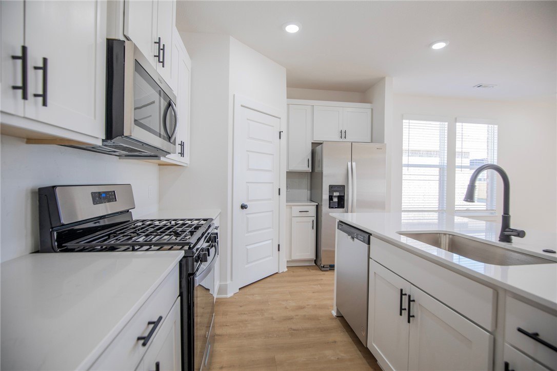136 S Broyles Ave – photo 2