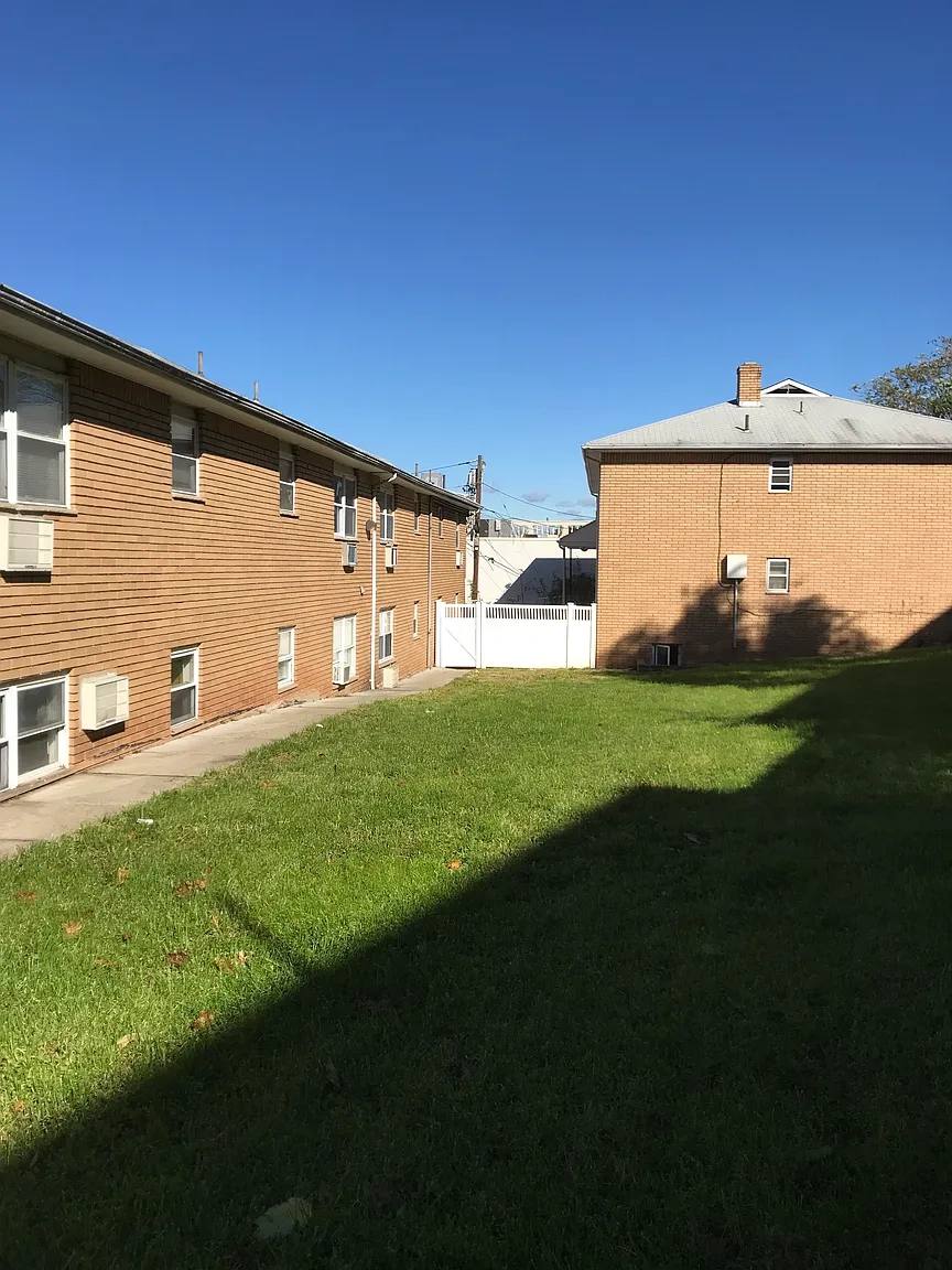 Karl Place Apartments – photo 1