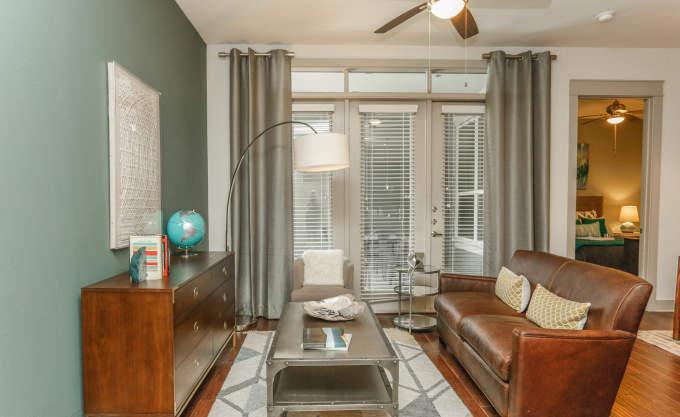 621 W 24th St – photo 1