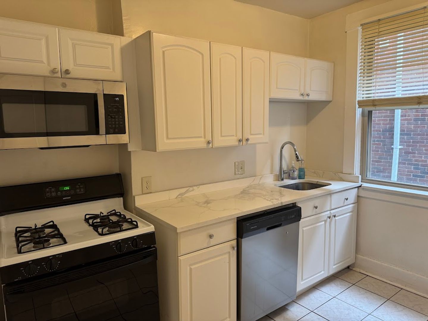 2309 Eldridge St unit 1st – photo 2